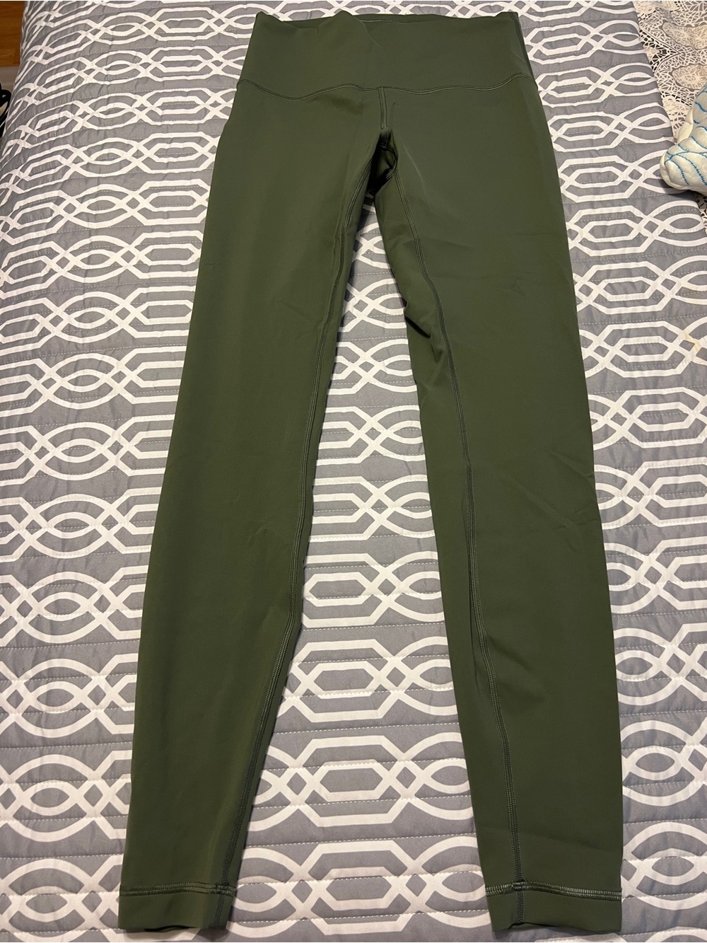 Lululemon Wunder Train High Rise 28 inch